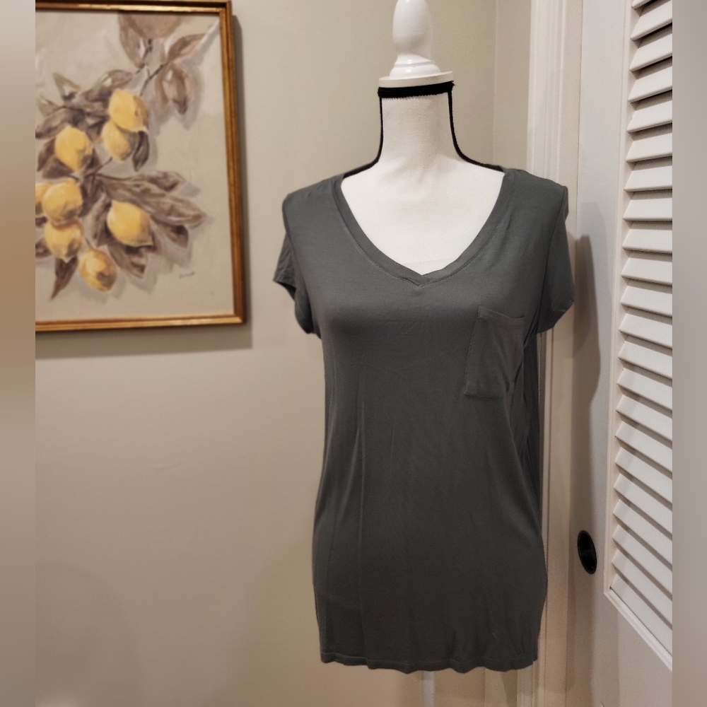 Cable & Gauge Green V-Neck Tee